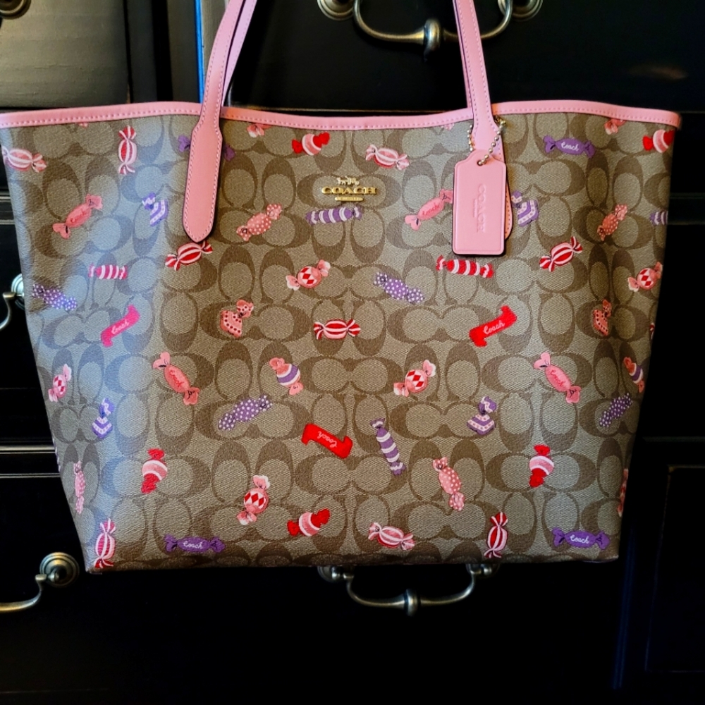 COACH * City Tote In Signature Canvas With Candy Print